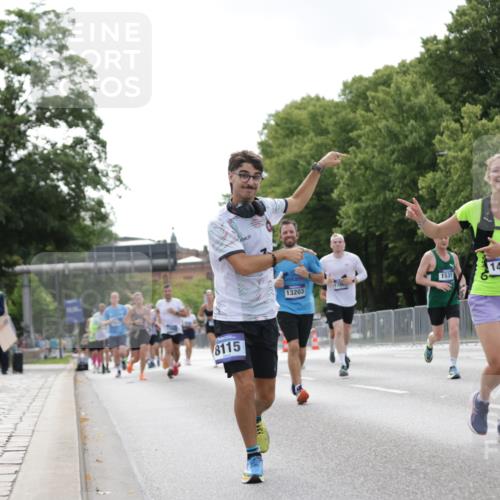 29.06.2025 - hella hamburg halbmarathon Jannik Wohlers http://msf.ph/oto/8146713 29.06.2025 10:11:10 Lombardsbrücke 1531, 1866, 4227, 8115, 8807, 8810, 10372, 10428, 11321, 11755, 13203, 13939, 14008, 15797, 15945, 17080, 17866, 18278, 18382, 19172 meine-sportfotos.de