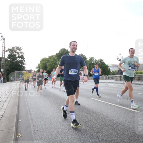 29.06.2025 - hella hamburg halbmarathon Jannik Wohlers http://msf.ph/oto/8146714 29.06.2025 09:59:24 Lombardsbrücke 1834, 1914, 1955, 2348, 2364, 2391, 2432, 2676, 2910, 3279, 3668, 3836, 4426, 4772, 4837, 5015, 5134, 5277, 6174, 6201, 6202, 6587, 6602, 7547, 8223, 8285, 8330, 8402, 9142, 9611, 9984, 10031, 10093, 10337, 11039, 11366, 11568, 11753, 11797, 11799, 11844, 12479, 13503, 13523, 13589, 13808, 13988, 14605, 14778, 14818, 15110, 15179, 15263, 15344, 15349, 15954, 16095, 16531, 16609, 17160, 17769, 17848, 17967, 18413 meine-sportfotos.de