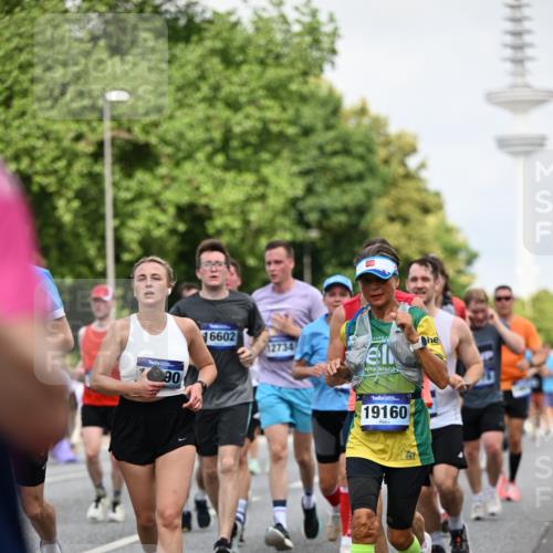 29.06.2025 - hella hamburg halbmarathon Dr. Thomas Lammeyer http://msf.ph/oto/8146716 29.06.2025 10:05:42 Kennedybrücke 1464, 1653, 1722, 1724, 2167, 2490, 2591, 2806, 2957, 3039, 3199, 3425, 3663, 3976, 4322, 5547, 5602, 5603, 5675, 6087, 6281, 0000, 6302, 6438, 6921, 7189, 7223, 7846, 8030, 8191, 8392, 8578, 8632, 8822, 8926, 9230, 10074, 10281, 10301, 10576, 10882, 10915, 11043 meine-sportfotos.de