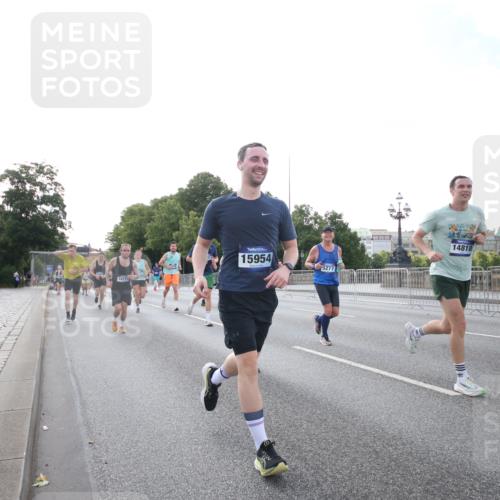 29.06.2025 - hella hamburg halbmarathon Jannik Wohlers http://msf.ph/oto/8146721 29.06.2025 09:59:24 Lombardsbrücke 1834, 1914, 1955, 2348, 2364, 2391, 2432, 2676, 2910, 3279, 3668, 3836, 4426, 4772, 4837, 5015, 5134, 5277, 6174, 6201, 6202, 6587, 6602, 7547, 8223, 8285, 8330, 8402, 9142, 9611, 9984, 10031, 10093, 10337, 11039, 11366, 11568, 11753, 11797, 11799, 11844, 12479, 13503, 13523, 13589, 13808, 13988, 14605, 14778, 14818, 15110, 15179, 15263, 15344, 15349, 15954, 16095, 16531, 16609, 17160, 17769, 17848, 17967, 18413 meine-sportfotos.de