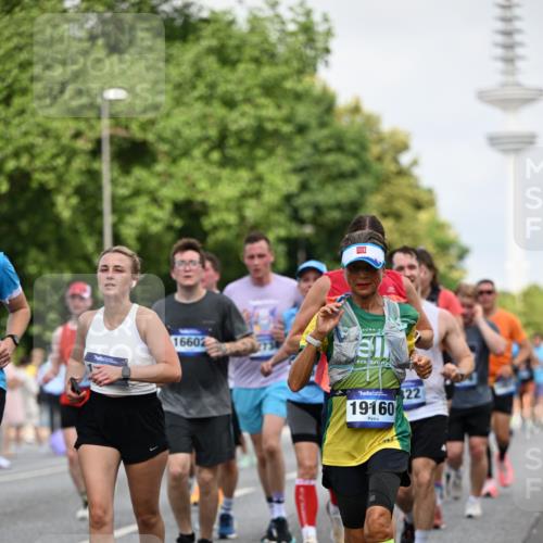 29.06.2025 - hella hamburg halbmarathon Dr. Thomas Lammeyer http://msf.ph/oto/8146726 29.06.2025 10:05:42 Kennedybrücke 1464, 1653, 1722, 1724, 2167, 2490, 2591, 2806, 2957, 3039, 3199, 3425, 3663, 3976, 4322, 5547, 5602, 5603, 5675, 6087, 6281, 0000, 6302, 6438, 6921, 7189, 7223, 7846, 8030, 8191, 8392, 8578, 8632, 8822, 8926, 9230, 10074, 10281, 10301, 10576, 10882, 10915, 11043 meine-sportfotos.de