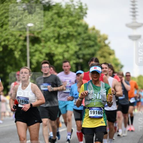 29.06.2025 - hella hamburg halbmarathon Dr. Thomas Lammeyer http://msf.ph/oto/8146731 29.06.2025 10:05:42 Kennedybrücke 1464, 1653, 1722, 1724, 2167, 2490, 2591, 2806, 2957, 3039, 3199, 3425, 3663, 3976, 4322, 5547, 5602, 5603, 5675, 6087, 6281, 0000, 6302, 6438, 6921, 7189, 7223, 7846, 8030, 8191, 8392, 8578, 8632, 8822, 8926, 9230, 10074, 10281, 10301, 10576, 10882, 10915, 11043 meine-sportfotos.de