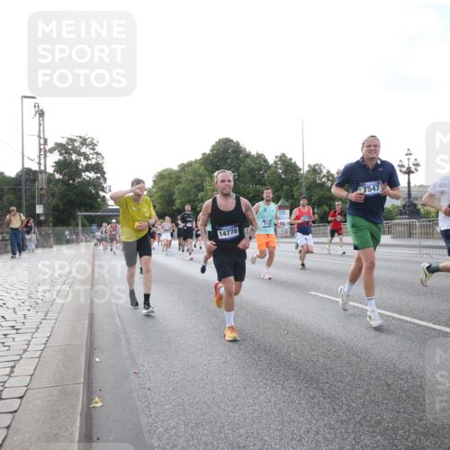 29.06.2025 - hella hamburg halbmarathon Jannik Wohlers http://msf.ph/oto/8146737 29.06.2025 09:59:26 Lombardsbrücke 1834, 1914, 1955, 2348, 2364, 2432, 2676, 2910, 3279, 3668, 3836, 4426, 4772, 4837, 5015, 5134, 5277, 6174, 6201, 6202, 6587, 6602, 7547, 8223, 8285, 8330, 8402, 8573, 8730, 9611, 9984, 10031, 10093, 10337, 11366, 11568, 11753, 11797, 11799, 11844, 12479, 13503, 13523, 13589, 13808, 13988, 14605, 14778, 14785, 14818, 15110, 15179, 15263, 15344, 15349, 15954, 16095, 16609, 17160, 17468, 17525, 18413 meine-sportfotos.de