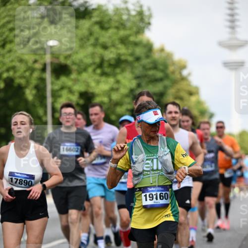 29.06.2025 - hella hamburg halbmarathon Dr. Thomas Lammeyer http://msf.ph/oto/8146747 29.06.2025 10:05:42 Kennedybrücke 1464, 1653, 1722, 1724, 2167, 2490, 2591, 2806, 2957, 3039, 3199, 3425, 3663, 3976, 4322, 5547, 5602, 5603, 5675, 6087, 6281, 0000, 6302, 6438, 6921, 7189, 7223, 7846, 8030, 8191, 8392, 8578, 8632, 8822, 8926, 9230, 10074, 10281, 10301, 10576, 10882, 10915, 11043 meine-sportfotos.de