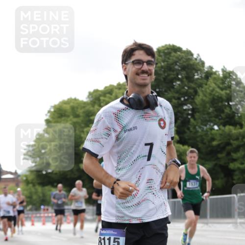 29.06.2025 - hella hamburg halbmarathon Jannik Wohlers http://msf.ph/oto/8146748 29.06.2025 10:11:12 Lombardsbrücke 1328, 1531, 1866, 1992, 3363, 4227, 5605, 7571, 8115, 8807, 8810, 9428, 10372, 10428, 11321, 11755, 13177, 13203, 13939, 14008, 15797, 15945, 17080, 17866, 18278, 18382 meine-sportfotos.de