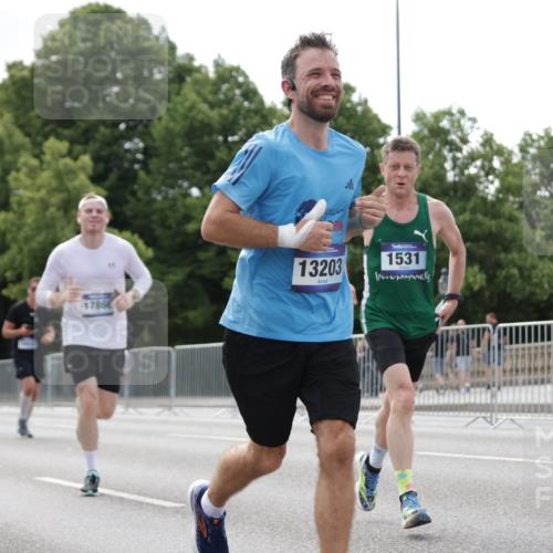 29.06.2025 - hella hamburg halbmarathon Jannik Wohlers http://msf.ph/oto/8146751 29.06.2025 10:11:14 Lombardsbrücke 1328, 1531, 1866, 1992, 3363, 4227, 5605, 7571, 8115, 8807, 8810, 9428, 10428, 11321, 11507, 12473, 13177, 13203, 13939, 14008, 15797, 15945, 17080, 17638, 17866, 18278 meine-sportfotos.de