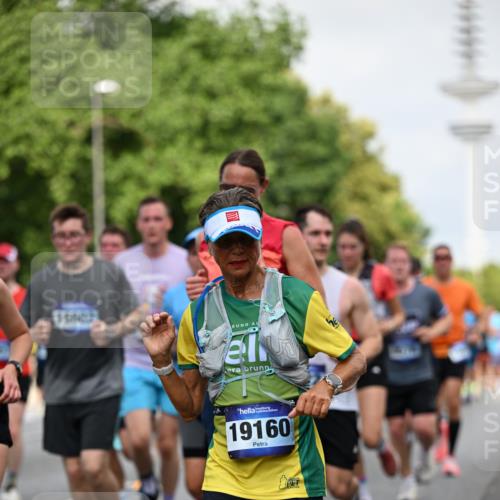 29.06.2025 - hella hamburg halbmarathon Dr. Thomas Lammeyer http://msf.ph/oto/8146756 29.06.2025 10:05:43 Kennedybrücke 1464, 1653, 1722, 1724, 2167, 2490, 2591, 2806, 2957, 3039, 3199, 3663, 3976, 4322, 5547, 5602, 5603, 5675, 6087, 6281, 0000, 6302, 6327, 6438, 6921, 7189, 7223, 7846, 8030, 8191, 8392, 8578, 8632, 8822, 8926, 9230, 10074, 10281, 10301, 10576, 10882, 10915, 11043 meine-sportfotos.de
