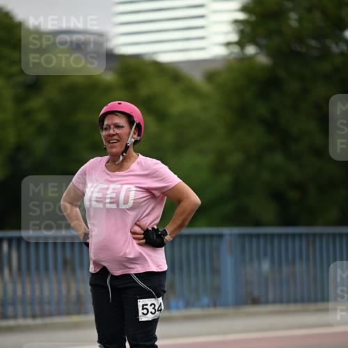 29.06.2025 - hella hamburg halbmarathon Dr. Thomas Lammeyer http://msf.ph/oto/8146764 29.06.2025 09:18:45 Kennedybrücke  meine-sportfotos.de