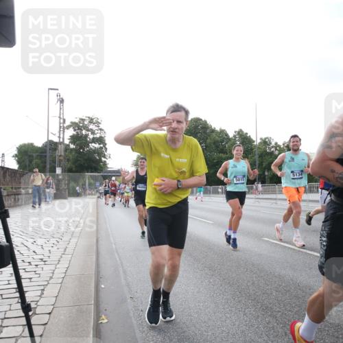 29.06.2025 - hella hamburg halbmarathon Jannik Wohlers http://msf.ph/oto/8146767 29.06.2025 09:59:27 Lombardsbrücke 1834, 1914, 1955, 2348, 2364, 2676, 2677, 2910, 3279, 3836, 4772, 5015, 5134, 5277, 6174, 6201, 6202, 6462, 6587, 6602, 7547, 8223, 8285, 8330, 8402, 8573, 8730, 9611, 10031, 10093, 10337, 11366, 11568, 11753, 11797, 11799, 11844, 12479, 13503, 13523, 13589, 13808, 13988, 14605, 14778, 14785, 14818, 15110, 15179, 15263, 15344, 15349, 15431, 15954, 16327, 16609, 17160, 17468, 17525, 18413 meine-sportfotos.de