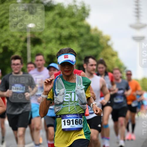 29.06.2025 - hella hamburg halbmarathon Dr. Thomas Lammeyer http://msf.ph/oto/8146774 29.06.2025 10:05:43 Kennedybrücke 1464, 1653, 1722, 1724, 2167, 2490, 2591, 2806, 2957, 3039, 3199, 3663, 3976, 4322, 5547, 5602, 5603, 5675, 6087, 6281, 0000, 6302, 6327, 6438, 6921, 7189, 7223, 7846, 8030, 8191, 8392, 8578, 8632, 8822, 8926, 9230, 10074, 10281, 10301, 10576, 10882, 10915, 11043 meine-sportfotos.de
