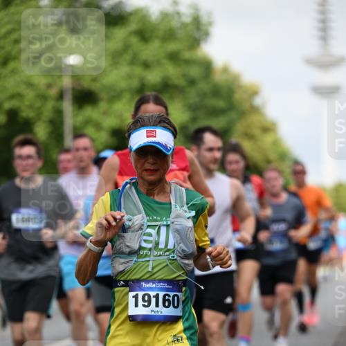29.06.2025 - hella hamburg halbmarathon Dr. Thomas Lammeyer http://msf.ph/oto/8146777 29.06.2025 10:05:43 Kennedybrücke 1464, 1653, 1722, 1724, 2167, 2490, 2591, 2806, 2957, 3039, 3199, 3663, 3976, 4322, 5547, 5602, 5603, 5675, 6087, 6281, 0000, 6302, 6327, 6438, 6921, 7189, 7223, 7846, 8030, 8191, 8392, 8578, 8632, 8822, 8926, 9230, 10074, 10281, 10301, 10576, 10882, 10915, 11043 meine-sportfotos.de