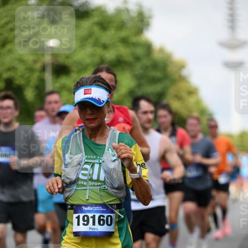 29.06.2025 - hella hamburg halbmarathon Dr. Thomas Lammeyer http://msf.ph/oto/8146782 29.06.2025 10:05:43 Kennedybrücke 1464, 1653, 1722, 1724, 2167, 2490, 2591, 2806, 2957, 3039, 3199, 3663, 3976, 4322, 5547, 5602, 5603, 5675, 6087, 6281, 0000, 6302, 6327, 6438, 6921, 7189, 7223, 7846, 8030, 8191, 8392, 8578, 8632, 8822, 8926, 9230, 10074, 10281, 10301, 10576, 10882, 10915, 11043 meine-sportfotos.de