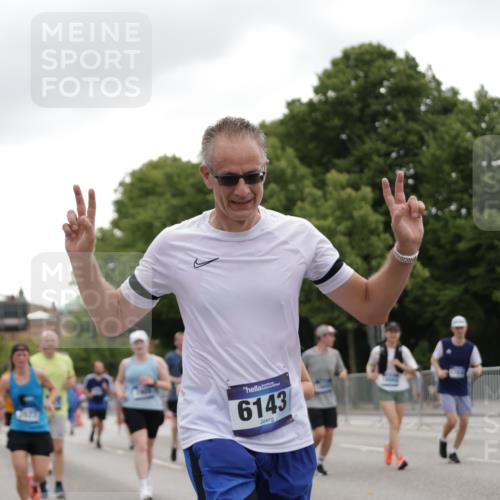 29.06.2025 - hella hamburg halbmarathon Jannik Wohlers http://msf.ph/oto/8146786 29.06.2025 10:47:59 Lombardsbrücke 1157, 1645, 2037, 2195, 2418, 2475, 2627, 2756, 2909, 3224, 3320, 3504, 3661, 3679, 3933, 4588, 5585, 5781, 5952, 6143, 7532, 8461, 8948, 9775, 9921, 10059, 10145, 12022, 12104, 12152, 12192, 12439, 12452, 12932, 13377, 13529, 13559, 13675, 13861, 13914, 14050, 15489, 15593, 15715, 15743, 16141, 16368, 16669, 16693, 16935, 16965, 17631, 17930, 18248, 18967 meine-sportfotos.de