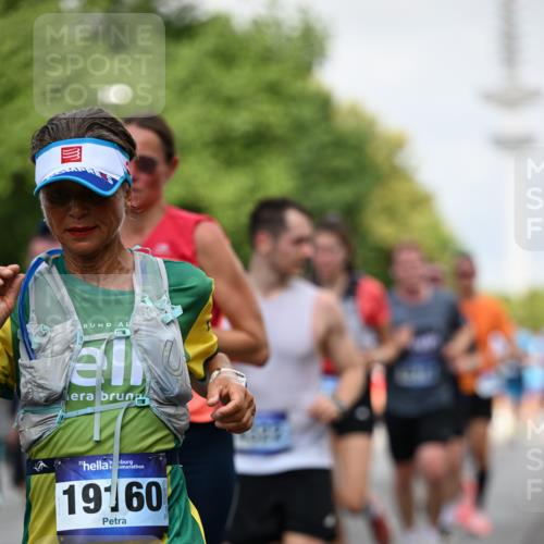 29.06.2025 - hella hamburg halbmarathon Dr. Thomas Lammeyer http://msf.ph/oto/8146790 29.06.2025 10:05:44 Kennedybrücke 1464, 1653, 1722, 1724, 2167, 2490, 2591, 2806, 2957, 3039, 3199, 3663, 3976, 4322, 5547, 5602, 5603, 5675, 6087, 6281, 0000, 6302, 6327, 6438, 6921, 7189, 7223, 7846, 8030, 8191, 8392, 8578, 8632, 8822, 8926, 9230, 10074, 10281, 10301, 10882, 10915, 11043 meine-sportfotos.de