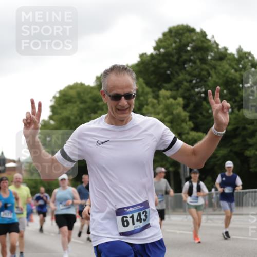 29.06.2025 - hella hamburg halbmarathon Jannik Wohlers http://msf.ph/oto/8146792 29.06.2025 10:47:59 Lombardsbrücke 1157, 1645, 2037, 2195, 2418, 2475, 2627, 2756, 2909, 3224, 3320, 3504, 3661, 3679, 3933, 4588, 5585, 5781, 5952, 6143, 7532, 8461, 8948, 9775, 9921, 10059, 10145, 12022, 12104, 12152, 12192, 12439, 12452, 12932, 13377, 13529, 13559, 13675, 13861, 13914, 14050, 15489, 15593, 15715, 15743, 16141, 16368, 16669, 16693, 16935, 16965, 17631, 17930, 18248, 18967 meine-sportfotos.de