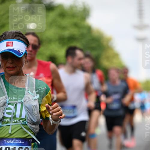 29.06.2025 - hella hamburg halbmarathon Dr. Thomas Lammeyer http://msf.ph/oto/8146794 29.06.2025 10:05:44 Kennedybrücke 1464, 1653, 1722, 1724, 2167, 2490, 2591, 2806, 2957, 3039, 3199, 3663, 3976, 4322, 5547, 5602, 5603, 5675, 6087, 6281, 0000, 6302, 6327, 6438, 6921, 7189, 7223, 7846, 8030, 8191, 8392, 8578, 8632, 8822, 8926, 9230, 10074, 10281, 10301, 10882, 10915, 11043 meine-sportfotos.de