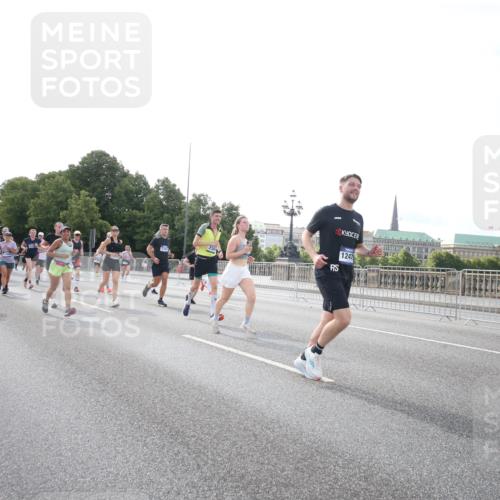 29.06.2025 - hella hamburg halbmarathon Jannik Wohlers http://msf.ph/oto/8146803 29.06.2025 09:59:30 Lombardsbrücke 1006, 1125, 1834, 1914, 2348, 2364, 2676, 2677, 2910, 3836, 4013, 4231, 4772, 5015, 5134, 5277, 5341, 6174, 6201, 6202, 6462, 6587, 6602, 6636, 7547, 8223, 8285, 8330, 8402, 8573, 8730, 9611, 10031, 10093, 10337, 11366, 11568, 11753, 11797, 11799, 11844, 12248, 12479, 13503, 13523, 13589, 13808, 13988, 14139, 14429, 14750, 14778, 14785, 14818, 15097, 15110, 15179, 15263, 15344, 15349, 15431, 15954, 16327, 16609, 17160, 17468, 17525, 18413 meine-sportfotos.de