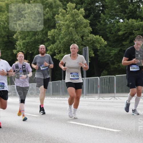 29.06.2025 - hella hamburg halbmarathon Jannik Wohlers http://msf.ph/oto/8146812 29.06.2025 10:11:16 Lombardsbrücke 1328, 1531, 1866, 1992, 3363, 4227, 5605, 7571, 8115, 8807, 8810, 9428, 10428, 11321, 11507, 12473, 13177, 13203, 13939, 14008, 14384, 15945, 17080, 17638, 17866, 18278 meine-sportfotos.de
