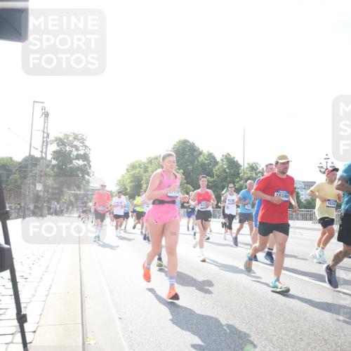29.06.2025 - hella hamburg halbmarathon Jannik Wohlers http://msf.ph/oto/8146818 29.06.2025 10:00:01 Lombardsbrücke 1019, 1180, 1526, 1544, 1568, 1681, 2027, 2086, 2346, 2426, 2606, 2652, 2730, 2982, 3042, 3177, 3319, 3400, 3794, 3861, 4419, 4579, 4594, 4767, 4813, 4940, 4945, 5643, 5728, 6082, 6084, 6104, 6220, 6260, 6470, 6891, 7159, 8531, 8669, 9450, 9485, 9622, 10044, 10582, 10587, 10665, 10766, 10797, 11083, 11324, 11499, 11523, 11527, 11605, 11846, 11960, 11992, 12515, 12646, 12773, 12774, 12879, 13234, 13236, 13376, 13459, 13512, 14135, 14348, 15189, 16418, 17145 meine-sportfotos.de