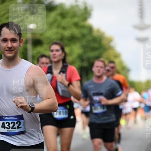 29.06.2025 - hella hamburg halbmarathon Dr. Thomas Lammeyer http://msf.ph/oto/8146819 29.06.2025 10:05:45 Kennedybrücke 1464, 1653, 1722, 1724, 1881, 2167, 2591, 2806, 2957, 3039, 3199, 3663, 3976, 4322, 5547, 5602, 5603, 5675, 6281, 0000, 6302, 6327, 6438, 6921, 7189, 7223, 7846, 8030, 8191, 8392, 8578, 8632, 8822, 8926, 9230, 10074, 10281, 10301, 10882, 10915, 11043 meine-sportfotos.de
