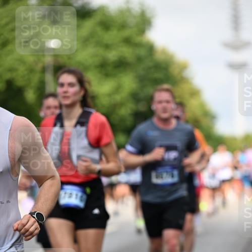 29.06.2025 - hella hamburg halbmarathon Dr. Thomas Lammeyer http://msf.ph/oto/8146825 29.06.2025 10:05:45 Kennedybrücke 1464, 1653, 1722, 1724, 1881, 2167, 2591, 2806, 2957, 3039, 3199, 3663, 3976, 4322, 5547, 5602, 5603, 5675, 6281, 0000, 6302, 6327, 6438, 6921, 7189, 7223, 7846, 8030, 8191, 8392, 8578, 8632, 8822, 8926, 9230, 10074, 10281, 10301, 10882, 10915, 11043 meine-sportfotos.de