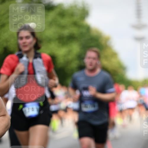 29.06.2025 - hella hamburg halbmarathon Dr. Thomas Lammeyer http://msf.ph/oto/8146830 29.06.2025 10:05:45 Kennedybrücke 1464, 1653, 1722, 1724, 1881, 2167, 2591, 2806, 2957, 3039, 3199, 3663, 3976, 4322, 5547, 5602, 5603, 5675, 6281, 0000, 6302, 6327, 6438, 6921, 7189, 7223, 7846, 8030, 8191, 8392, 8578, 8632, 8822, 8926, 9230, 10074, 10281, 10301, 10882, 10915, 11043 meine-sportfotos.de