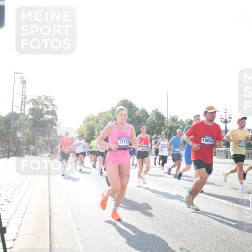 29.06.2025 - hella hamburg halbmarathon Jannik Wohlers http://msf.ph/oto/8146831 29.06.2025 10:00:01 Lombardsbrücke 1019, 1180, 1526, 1544, 1568, 1681, 2027, 2086, 2346, 2426, 2606, 2652, 2730, 2982, 3042, 3177, 3319, 3400, 3794, 3861, 4419, 4579, 4594, 4767, 4813, 4940, 4945, 5643, 5728, 6082, 6084, 6104, 6220, 6260, 6470, 6891, 7159, 8531, 8669, 9450, 9485, 9622, 10044, 10582, 10587, 10665, 10766, 10797, 11083, 11324, 11499, 11523, 11527, 11605, 11846, 11960, 11992, 12515, 12646, 12773, 12774, 12879, 13234, 13236, 13376, 13459, 13512, 14135, 14348, 15189, 16418, 17145 meine-sportfotos.de
