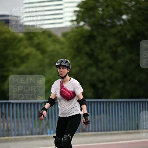 29.06.2025 - hella hamburg halbmarathon Dr. Thomas Lammeyer http://msf.ph/oto/8146864 29.06.2025 09:18:52 Kennedybrücke  meine-sportfotos.de