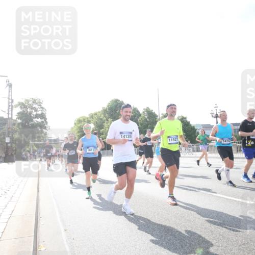 29.06.2025 - hella hamburg halbmarathon Jannik Wohlers http://msf.ph/oto/8146866 29.06.2025 10:00:04 Lombardsbrücke 1019, 1180, 1526, 1544, 1568, 1681, 2027, 2086, 2236, 2346, 2426, 2606, 2652, 2730, 2982, 3042, 3177, 3319, 3400, 3794, 3861, 4419, 4579, 4594, 4767, 4813, 4940, 4945, 5643, 5728, 6082, 6084, 6220, 6260, 6470, 8531, 8669, 9450, 9485, 9622, 10044, 10582, 10587, 10665, 10746, 10766, 10797, 11083, 11324, 11499, 11523, 11527, 11605, 11846, 11960, 12515, 12646, 12773, 12774, 12879, 13234, 13236, 13376, 13459, 13512, 14135, 14348, 15189, 15980, 16418, 17145 meine-sportfotos.de
