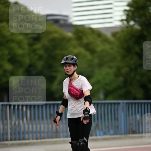 29.06.2025 - hella hamburg halbmarathon Dr. Thomas Lammeyer http://msf.ph/oto/8146872 29.06.2025 09:18:52 Kennedybrücke  meine-sportfotos.de