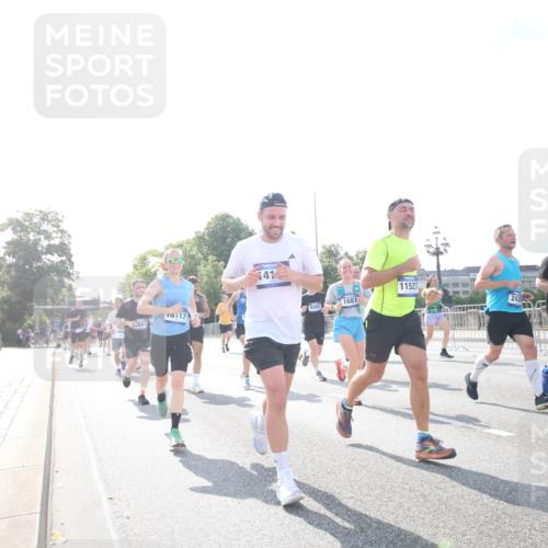 29.06.2025 - hella hamburg halbmarathon Jannik Wohlers http://msf.ph/oto/8146883 29.06.2025 10:00:04 Lombardsbrücke 1019, 1180, 1526, 1544, 1568, 1681, 2027, 2086, 2236, 2346, 2426, 2606, 2652, 2730, 2982, 3042, 3177, 3319, 3400, 3794, 3861, 4419, 4579, 4594, 4767, 4813, 4940, 4945, 5643, 5728, 6082, 6084, 6220, 6260, 6470, 8531, 8669, 9450, 9485, 9622, 10044, 10582, 10587, 10665, 10746, 10766, 10797, 11083, 11324, 11499, 11523, 11527, 11605, 11846, 11960, 12515, 12646, 12773, 12774, 12879, 13234, 13236, 13376, 13459, 13512, 14135, 14348, 15189, 15980, 16418, 17145 meine-sportfotos.de