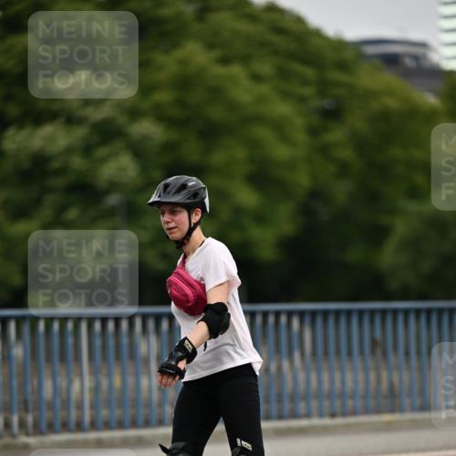 29.06.2025 - hella hamburg halbmarathon Dr. Thomas Lammeyer http://msf.ph/oto/8146884 29.06.2025 09:18:53 Kennedybrücke  meine-sportfotos.de