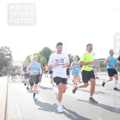 29.06.2025 - hella hamburg halbmarathon Jannik Wohlers http://msf.ph/oto/8146888 29.06.2025 10:00:05 Lombardsbrücke 1019, 1180, 1526, 1544, 1568, 1681, 2027, 2086, 2236, 2346, 2426, 2606, 2652, 2730, 2982, 3042, 3177, 3319, 3400, 3794, 3861, 4419, 4579, 4594, 4767, 4813, 4940, 4945, 5643, 5728, 6082, 6084, 6220, 6260, 6470, 8531, 8669, 9450, 9485, 9622, 10582, 10587, 10599, 10665, 10746, 10766, 10797, 11083, 11324, 11499, 11523, 11527, 11605, 11846, 11960, 12515, 12646, 12773, 12774, 12879, 13234, 13236, 13376, 13459, 13512, 14135, 14348, 15189, 15980, 16418, 17145 meine-sportfotos.de