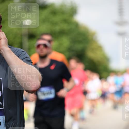 29.06.2025 - hella hamburg halbmarathon Dr. Thomas Lammeyer http://msf.ph/oto/8146917 29.06.2025 10:05:47 Kennedybrücke 1464, 1653, 1722, 1724, 1881, 2167, 2591, 2806, 2957, 3039, 3199, 3663, 3976, 4322, 4649, 5547, 5602, 5603, 5675, 6281, 0000, 6302, 6327, 6438, 6921, 7189, 7223, 7846, 8191, 8392, 8578, 8632, 8822, 8926, 9230, 10074, 10281, 10301, 10882, 10915, 11043 meine-sportfotos.de