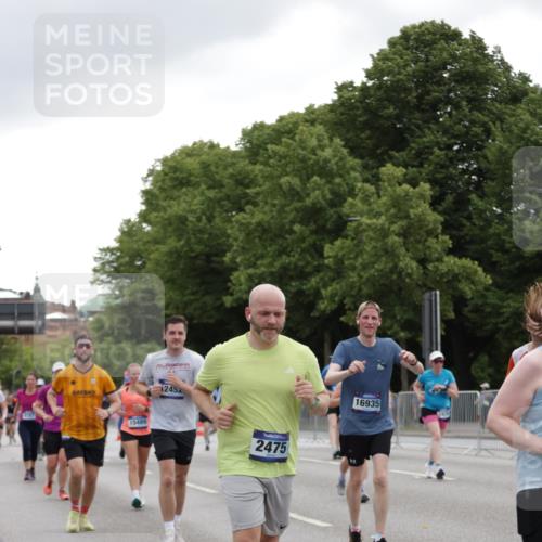 29.06.2025 - hella hamburg halbmarathon Jannik Wohlers http://msf.ph/oto/8146918 29.06.2025 10:48:03 Lombardsbrücke 1142, 1645, 2195, 2475, 2627, 2756, 2909, 3224, 3320, 3661, 4588, 5781, 6143, 7532, 8461, 8760, 8948, 9775, 9787, 10059, 12022, 12152, 12192, 12439, 12452, 12932, 13559, 13814, 13914, 15489, 15593, 15715, 16368, 16498, 16499, 16669, 16693, 16935, 16965, 17631, 17930, 18909, 18967 meine-sportfotos.de