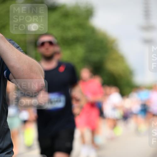 29.06.2025 - hella hamburg halbmarathon Dr. Thomas Lammeyer http://msf.ph/oto/8146920 29.06.2025 10:05:47 Kennedybrücke 1464, 1653, 1722, 1724, 1881, 2167, 2591, 2806, 2957, 3039, 3199, 3663, 3976, 4322, 4649, 5547, 5602, 5603, 5675, 6281, 0000, 6302, 6327, 6438, 6921, 7189, 7223, 7846, 8191, 8392, 8578, 8632, 8822, 8926, 9230, 10074, 10281, 10301, 10882, 10915, 11043 meine-sportfotos.de