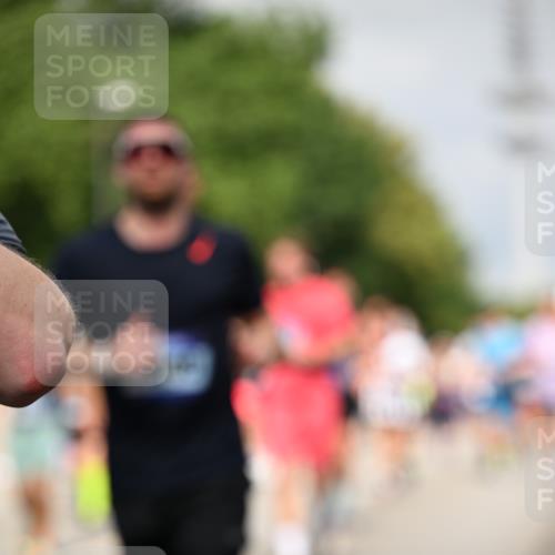 29.06.2025 - hella hamburg halbmarathon Dr. Thomas Lammeyer http://msf.ph/oto/8146925 29.06.2025 10:05:47 Kennedybrücke 1464, 1653, 1722, 1724, 1881, 2167, 2591, 2806, 2957, 3039, 3199, 3663, 3976, 4322, 4649, 5547, 5602, 5603, 5675, 6281, 0000, 6302, 6327, 6438, 6921, 7189, 7223, 7846, 8191, 8392, 8578, 8632, 8822, 8926, 9230, 10074, 10281, 10301, 10882, 10915, 11043 meine-sportfotos.de