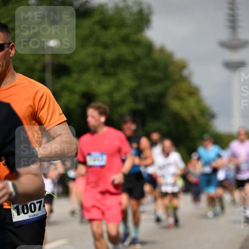 29.06.2025 - hella hamburg halbmarathon Dr. Thomas Lammeyer http://msf.ph/oto/8146936 29.06.2025 10:05:48 Kennedybrücke 1329, 1464, 1653, 1722, 1724, 1881, 2167, 2591, 2806, 2957, 3039, 3199, 3663, 3976, 4322, 4649, 5547, 5602, 5603, 6281, 0000, 6302, 6327, 6438, 6921, 7189, 7223, 7846, 8191, 8392, 8578, 8632, 8822, 8926, 9230, 10074, 10281, 10301, 10882, 10915, 11043 meine-sportfotos.de