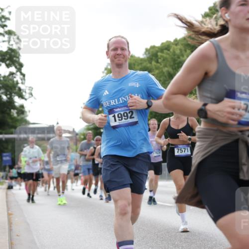 29.06.2025 - hella hamburg halbmarathon Jannik Wohlers http://msf.ph/oto/8146938 29.06.2025 10:11:18 Lombardsbrücke 1328, 1531, 1866, 1992, 3363, 4227, 5379, 5605, 7571, 8115, 8807, 8810, 9428, 10428, 11321, 11507, 12473, 13177, 13203, 13939, 14008, 14384, 15945, 17080, 17638, 17774, 17866, 18278 meine-sportfotos.de