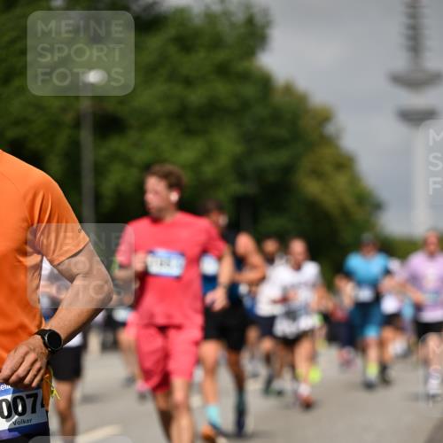 29.06.2025 - hella hamburg halbmarathon Dr. Thomas Lammeyer http://msf.ph/oto/8146942 29.06.2025 10:05:48 Kennedybrücke 1329, 1464, 1653, 1722, 1724, 1881, 2167, 2591, 2806, 2957, 3039, 3199, 3663, 3976, 4322, 4649, 5547, 5602, 5603, 6281, 0000, 6302, 6327, 6438, 6921, 7189, 7223, 7846, 8191, 8392, 8578, 8632, 8822, 8926, 9230, 10074, 10281, 10301, 10882, 10915, 11043 meine-sportfotos.de
