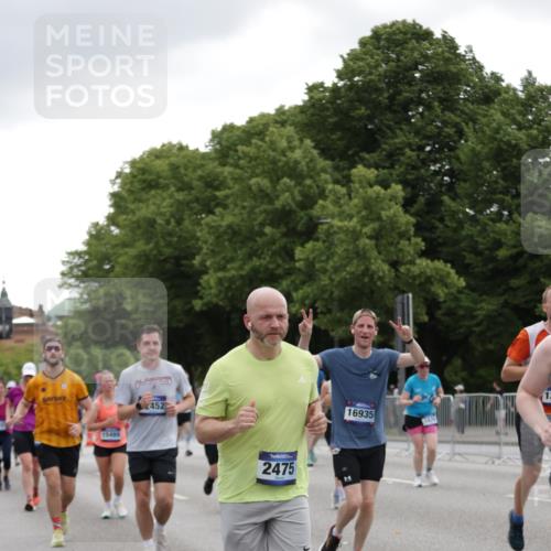 29.06.2025 - hella hamburg halbmarathon Jannik Wohlers http://msf.ph/oto/8146947 29.06.2025 10:48:03 Lombardsbrücke 1142, 1645, 2195, 2475, 2627, 2756, 2909, 3224, 3320, 3661, 4588, 5781, 6143, 7532, 8461, 8760, 8948, 9775, 9787, 10059, 12022, 12152, 12192, 12439, 12452, 12932, 13559, 13814, 13914, 15489, 15593, 15715, 16368, 16498, 16499, 16669, 16693, 16935, 16965, 17631, 17930, 18909, 18967 meine-sportfotos.de