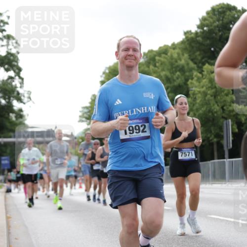 29.06.2025 - hella hamburg halbmarathon Jannik Wohlers http://msf.ph/oto/8146950 29.06.2025 10:11:18 Lombardsbrücke 1328, 1531, 1866, 1992, 3363, 4227, 5379, 5605, 7571, 8115, 8807, 8810, 9428, 10428, 11321, 11507, 12473, 13177, 13203, 13939, 14008, 14384, 15945, 17080, 17638, 17774, 17866, 18278 meine-sportfotos.de