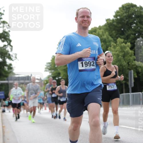 29.06.2025 - hella hamburg halbmarathon Jannik Wohlers http://msf.ph/oto/8146959 29.06.2025 10:11:19 Lombardsbrücke 1328, 1531, 1866, 1992, 3363, 4227, 5379, 5605, 7571, 8115, 8807, 8810, 9191, 9428, 10042, 10428, 11321, 11507, 12473, 13177, 13203, 13939, 14008, 14384, 15945, 17080, 17638, 17774, 17866, 18278 meine-sportfotos.de