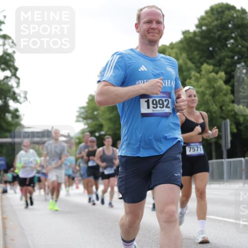 29.06.2025 - hella hamburg halbmarathon Jannik Wohlers http://msf.ph/oto/8146964 29.06.2025 10:11:19 Lombardsbrücke 1328, 1531, 1866, 1992, 3363, 4227, 5379, 5605, 7571, 8115, 8807, 8810, 9191, 9428, 10042, 10428, 11321, 11507, 12473, 13177, 13203, 13939, 14008, 14384, 15945, 17080, 17638, 17774, 17866, 18278 meine-sportfotos.de