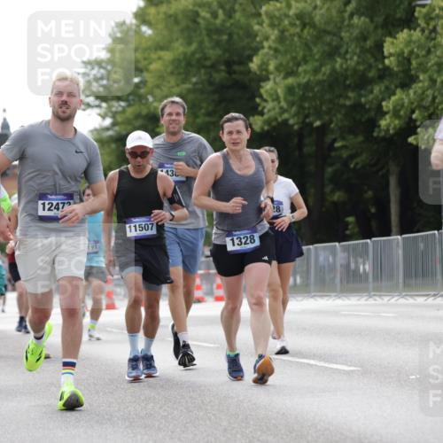 29.06.2025 - hella hamburg halbmarathon Jannik Wohlers http://msf.ph/oto/8146989 29.06.2025 10:11:20 Lombardsbrücke 1328, 1531, 1866, 1992, 3363, 4227, 5379, 5605, 7571, 8115, 8807, 8810, 9191, 9428, 10042, 10428, 11321, 11507, 12473, 13177, 13203, 13939, 13958, 14008, 14384, 15945, 17080, 17638, 17774, 17866, 18278 meine-sportfotos.de