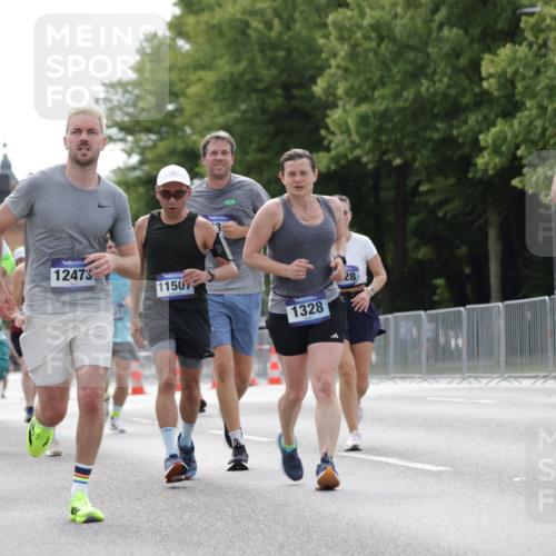 29.06.2025 - hella hamburg halbmarathon Jannik Wohlers http://msf.ph/oto/8146994 29.06.2025 10:11:20 Lombardsbrücke 1328, 1531, 1866, 1992, 3363, 4227, 5379, 5605, 7571, 8115, 8807, 8810, 9191, 9428, 10042, 10428, 11321, 11507, 12473, 13177, 13203, 13939, 13958, 14008, 14384, 15945, 17080, 17638, 17774, 17866, 18278 meine-sportfotos.de