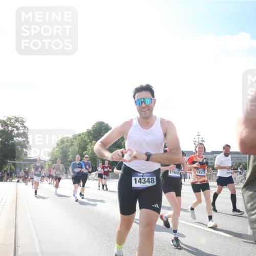 29.06.2025 - hella hamburg halbmarathon Jannik Wohlers http://msf.ph/oto/8147005 29.06.2025 10:00:12 Lombardsbrücke 1544, 1568, 1583, 1611, 1681, 2236, 2426, 2474, 2982, 3042, 3400, 3794, 4419, 4579, 4767, 4940, 4945, 5643, 6138, 6220, 6443, 8669, 9450, 9485, 9553, 9555, 9577, 9622, 10587, 10599, 10665, 10746, 11499, 11523, 11527, 11605, 11960, 12515, 12773, 12879, 13376, 13459, 13498, 13558, 14135, 14348, 14673, 15189, 15980, 16093, 16418, 17145, 17852, 18125, 18450, 18508, 18762 meine-sportfotos.de