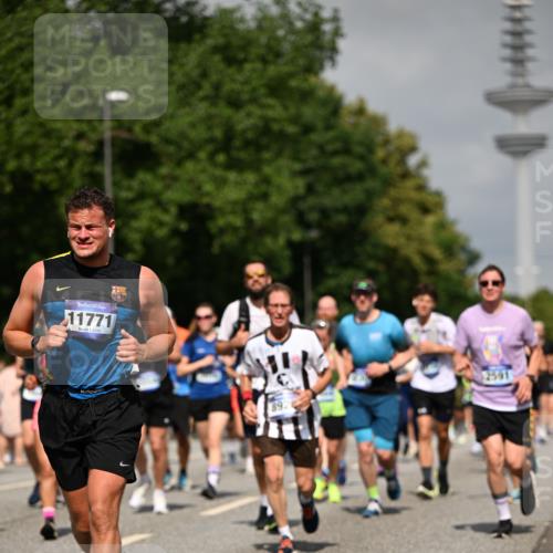 29.06.2025 - hella hamburg halbmarathon Dr. Thomas Lammeyer http://msf.ph/oto/8147006 29.06.2025 10:05:50 Kennedybrücke 1329, 1464, 1653, 1722, 1724, 1881, 2167, 2591, 2806, 2957, 3039, 3199, 3663, 4322, 4649, 5547, 5602, 5603, 0000, 6327, 6438, 6921, 7189, 7223, 7846, 8191, 8578, 8632, 8926, 9230, 10074, 10281, 10301, 10882, 10915 meine-sportfotos.de