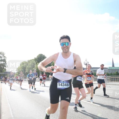 29.06.2025 - hella hamburg halbmarathon Jannik Wohlers http://msf.ph/oto/8147011 29.06.2025 10:00:12 Lombardsbrücke 1544, 1568, 1583, 1611, 1681, 2236, 2426, 2474, 2982, 3042, 3400, 3794, 4419, 4579, 4767, 4940, 4945, 5643, 6138, 6220, 6443, 8669, 9450, 9485, 9553, 9555, 9577, 9622, 10587, 10599, 10665, 10746, 11499, 11523, 11527, 11605, 11960, 12515, 12773, 12879, 13376, 13459, 13498, 13558, 14135, 14348, 14673, 15189, 15980, 16093, 16418, 17145, 17852, 18125, 18450, 18508, 18762 meine-sportfotos.de