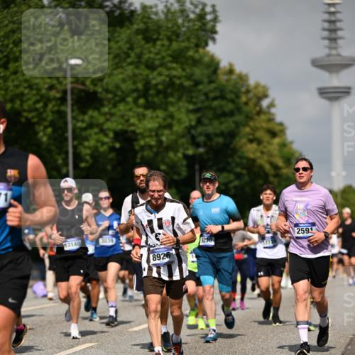 29.06.2025 - hella hamburg halbmarathon Dr. Thomas Lammeyer http://msf.ph/oto/8147025 29.06.2025 10:05:51 Kennedybrücke 1184, 1329, 1464, 1653, 1722, 1724, 1881, 1940, 2167, 2591, 2806, 2957, 3039, 3199, 3663, 4322, 4649, 5547, 5602, 5603, 0000, 6327, 6438, 6921, 7189, 7223, 7846, 8191, 8578, 8632, 8926, 9230, 9741, 10074, 10281, 10301, 10882, 10915 meine-sportfotos.de
